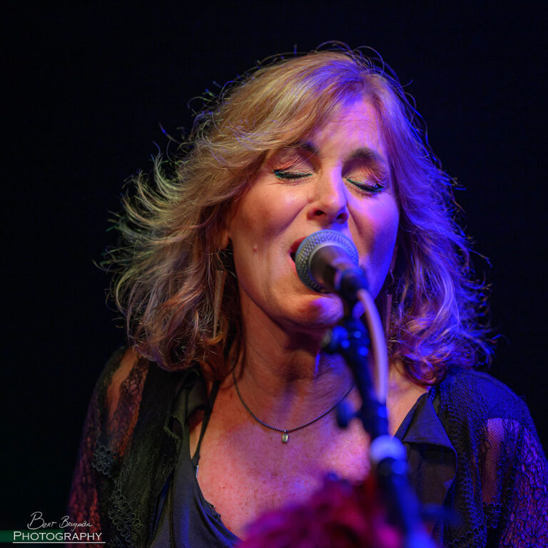 Norma Karmelk zangeres bij o.a. Fleetwood Back